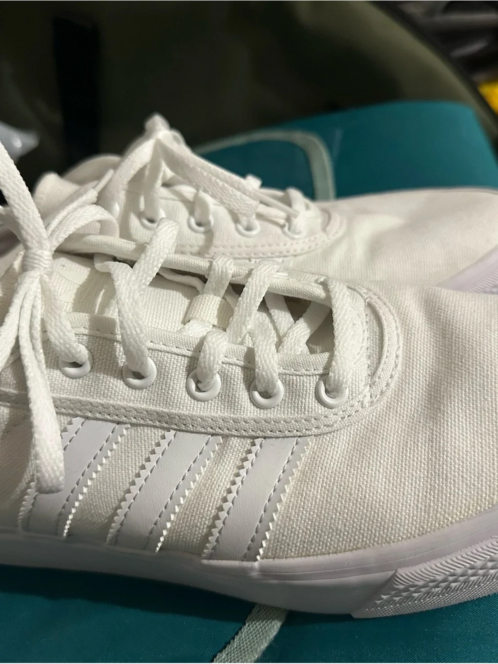 Classic Men's White Canvas Lace-Up Sneakers